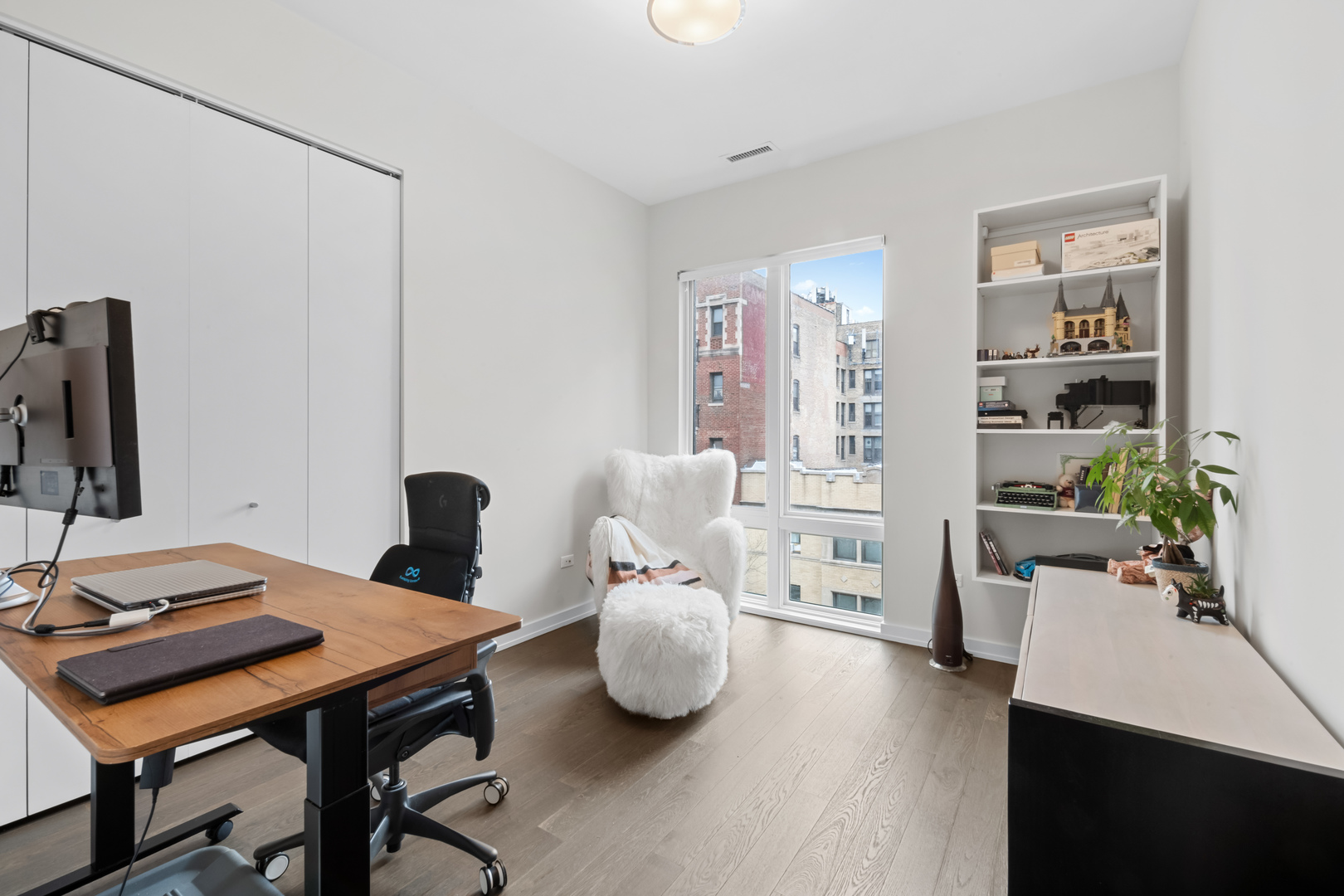 Chicago, Illinois 60614, United States, 4 Bedrooms Bedrooms, ,3 BathroomsBathrooms,Residential,Contingent,223870