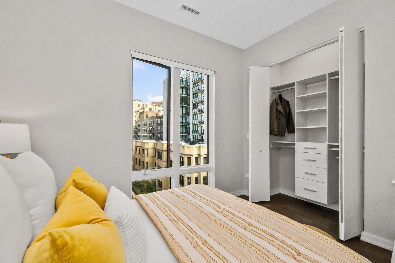 Chicago, Illinois 60614, United States, 4 Bedrooms Bedrooms, ,3 BathroomsBathrooms,Residential,Contingent,223870