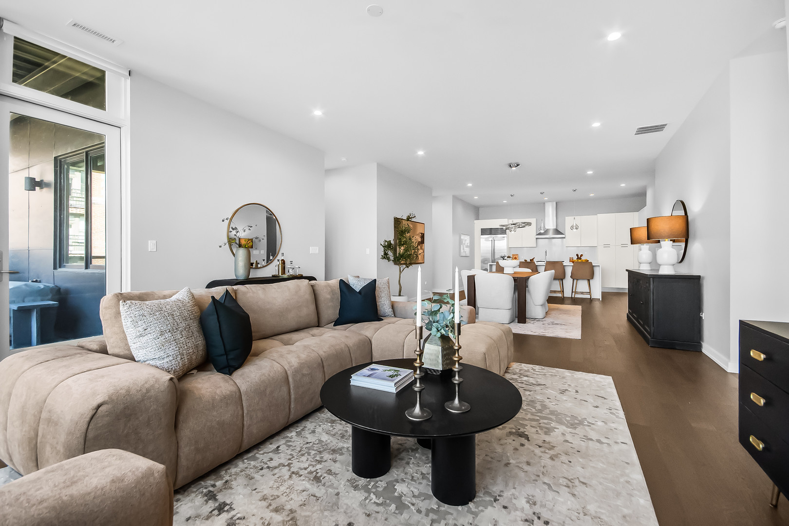 Chicago, Illinois 60614, United States, 4 Bedrooms Bedrooms, ,3 BathroomsBathrooms,Residential,Contingent,223870