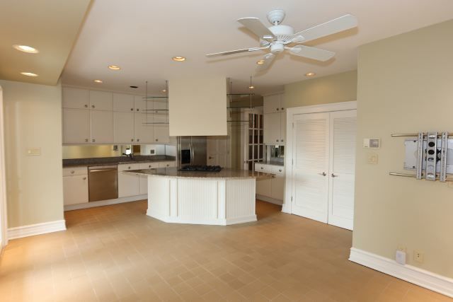 3020 N SHERIDAN Road 4S