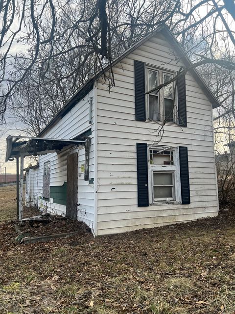 Photo of 979 W Cerro Gordo Street, Decatur, IL 62522 (MLS # 12579786)