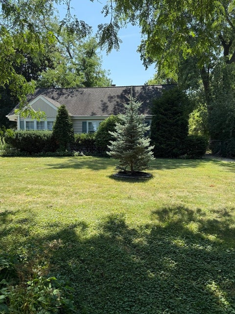 Tiny photo for 47 W Algonquin Road, Des Plaines, IL 60016 (MLS # 12696487)
