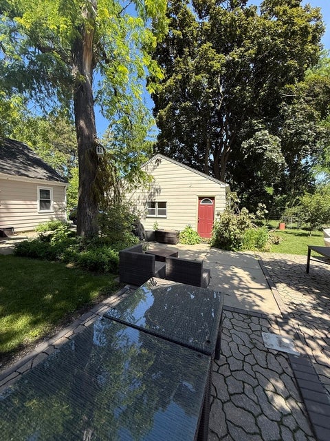 Tiny photo for 47 W Algonquin Road, Des Plaines, IL 60016 (MLS # 12696487)