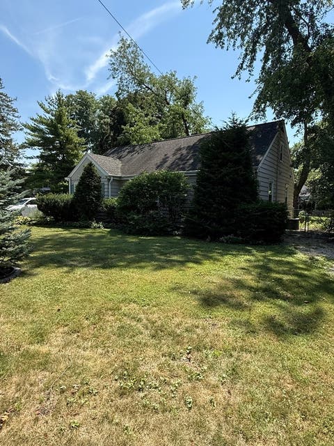 Tiny photo for 47 W Algonquin Road, Des Plaines, IL 60016 (MLS # 12696487)