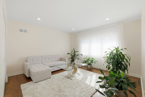 Tiny photo for 532 Lois Court, Mount Prospect, IL 60056 (MLS # 12583930)