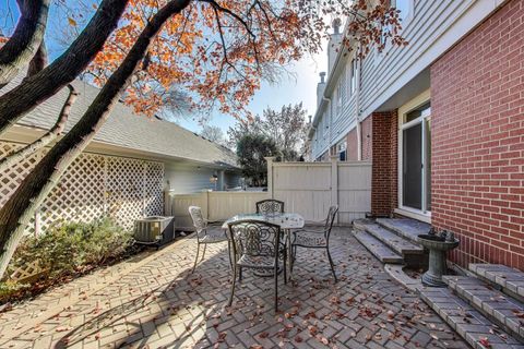 Tiny photo for 5937 N Sauganash Lane, Chicago, IL 60646 (MLS # 12559457)