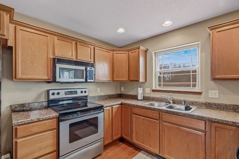 Tiny photo for 1570 Savannah Circle #A1, Davenport, IA 52807 (MLS # 12604038)