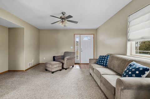 Tiny photo for 1570 Savannah Circle #A1, Davenport, IA 52807 (MLS # 12604038)