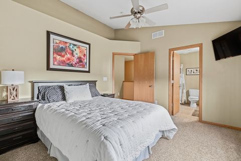 Tiny photo for 1570 Savannah Circle #A1, Davenport, IA 52807 (MLS # 12604038)