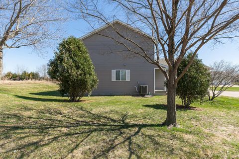 Tiny photo for 1570 Savannah Circle #A1, Davenport, IA 52807 (MLS # 12604038)