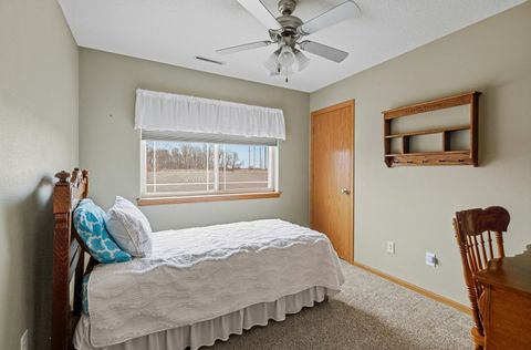 Tiny photo for 1570 Savannah Circle #A1, Davenport, IA 52807 (MLS # 12604038)