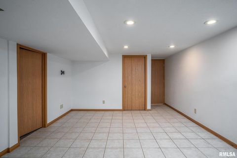 Tiny photo for 3812 N THORNWOOD Avenue, Davenport, IA 52806 (MLS # QC4269187)