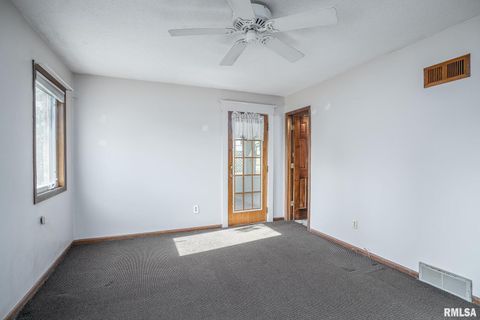 Tiny photo for 3812 N THORNWOOD Avenue, Davenport, IA 52806 (MLS # QC4269187)