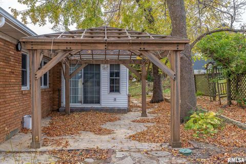 Tiny photo for 3812 N THORNWOOD Avenue, Davenport, IA 52806 (MLS # QC4269187)
