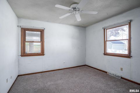 Tiny photo for 3812 N THORNWOOD Avenue, Davenport, IA 52806 (MLS # QC4269187)