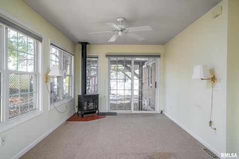 Tiny photo for 3812 N THORNWOOD Avenue, Davenport, IA 52806 (MLS # QC4269187)