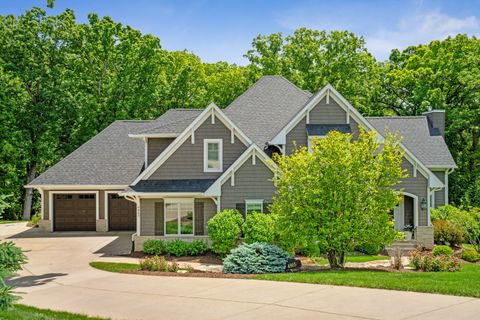 Photo of 4865 Woody Creek Circle, Bettendorf, IA 52722 (MLS # 12559728)