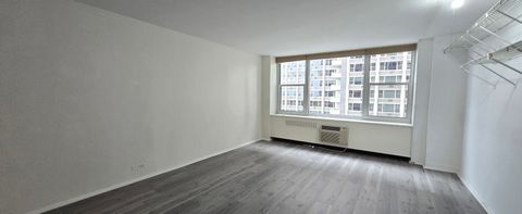 Tiny photo for 4250 N Marine Drive #827, Chicago, IL 60613 (MLS # 12500194)