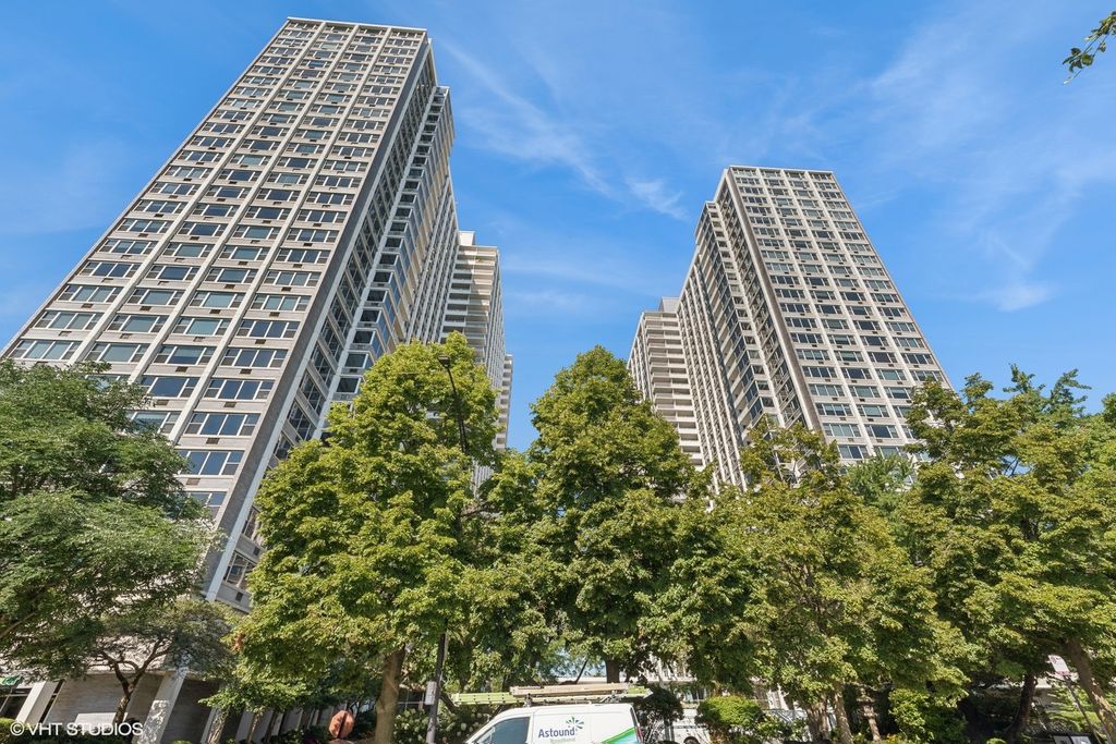 Photo for 4250 N Marine Drive #827, Chicago, IL 60613 (MLS # 12500194)