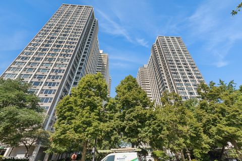 4250 N Marine Drive 827 Chicago IL 60613