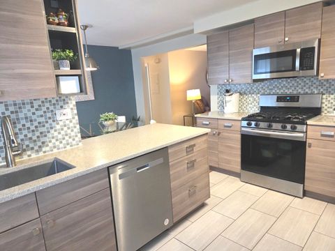 Tiny photo for 1236 W FARWELL Avenue #1B, Chicago, IL 60626 (MLS # 12670388)