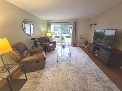 Tiny photo for 1236 W FARWELL Avenue #1B, Chicago, IL 60626 (MLS # 12670388)