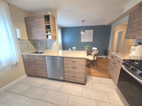 Tiny photo for 1236 W FARWELL Avenue #1B, Chicago, IL 60626 (MLS # 12670388)