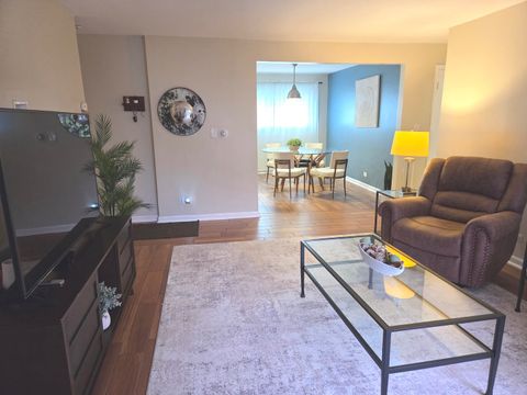 Tiny photo for 1236 W FARWELL Avenue #1B, Chicago, IL 60626 (MLS # 12670388)