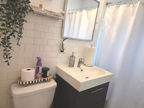 Tiny photo for 1236 W FARWELL Avenue #1B, Chicago, IL 60626 (MLS # 12670388)
