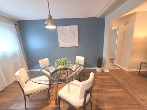 Tiny photo for 1236 W FARWELL Avenue #1B, Chicago, IL 60626 (MLS # 12670388)