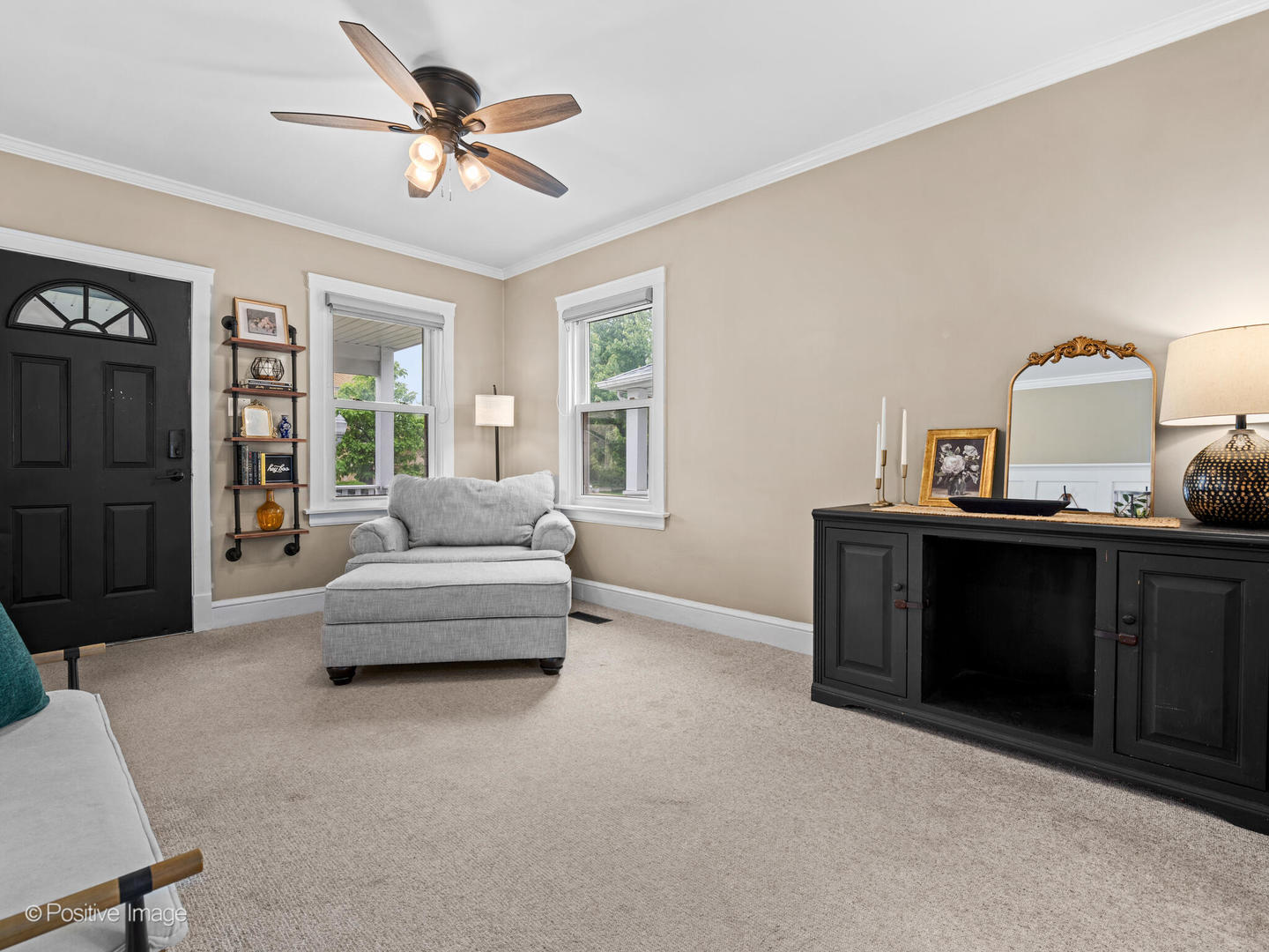 6085 N Nassau Avenue