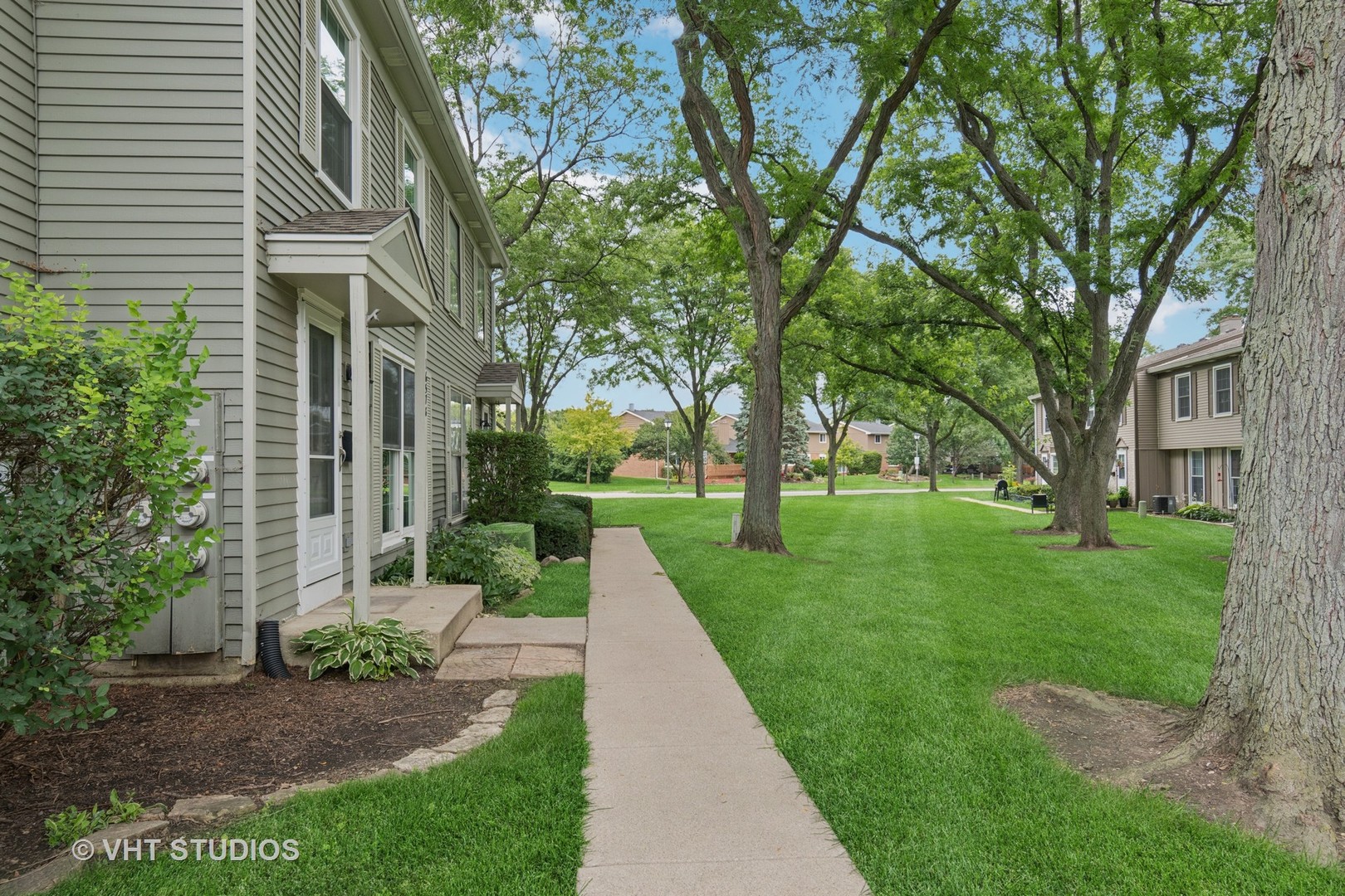 1657 Williamsburg Court E