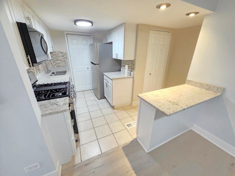 Tiny photo for 1950 Kenilworth Circle #A, Hoffman Estates, IL 60169 (MLS # 12762876)