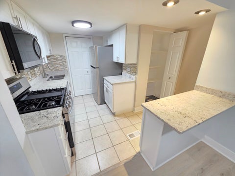 Tiny photo for 1950 Kenilworth Circle #A, Hoffman Estates, IL 60169 (MLS # 12762876)
