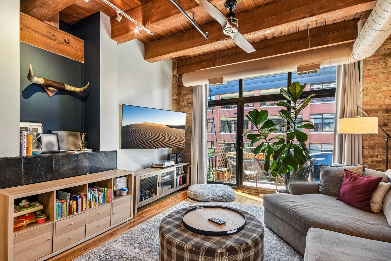 520 W Huron Street 414