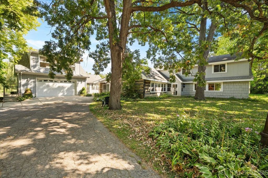 Photo for 7N384 Whispering Willows Street, St. Charles, IL 60174 (MLS # 12473440)