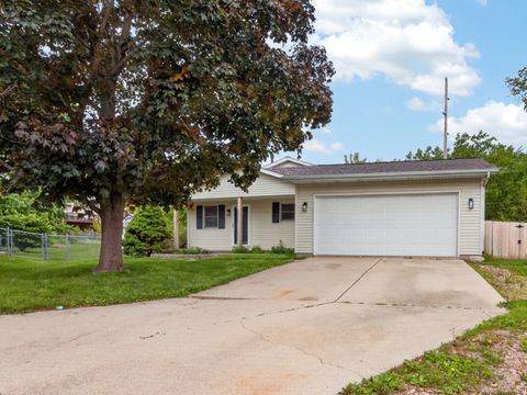 Photo of 9 Timber View Drive, Bloomington, IL 61701 (MLS # 12642209)