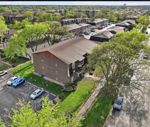 Tiny photo for 5721 W 103rd Street #203, Oak Lawn, IL 60453 (MLS # 12636714)