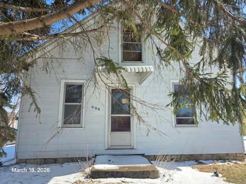 Photo of 694 Montgomery Avenue, East Dubuque, IL 61025 (MLS # 12619360)