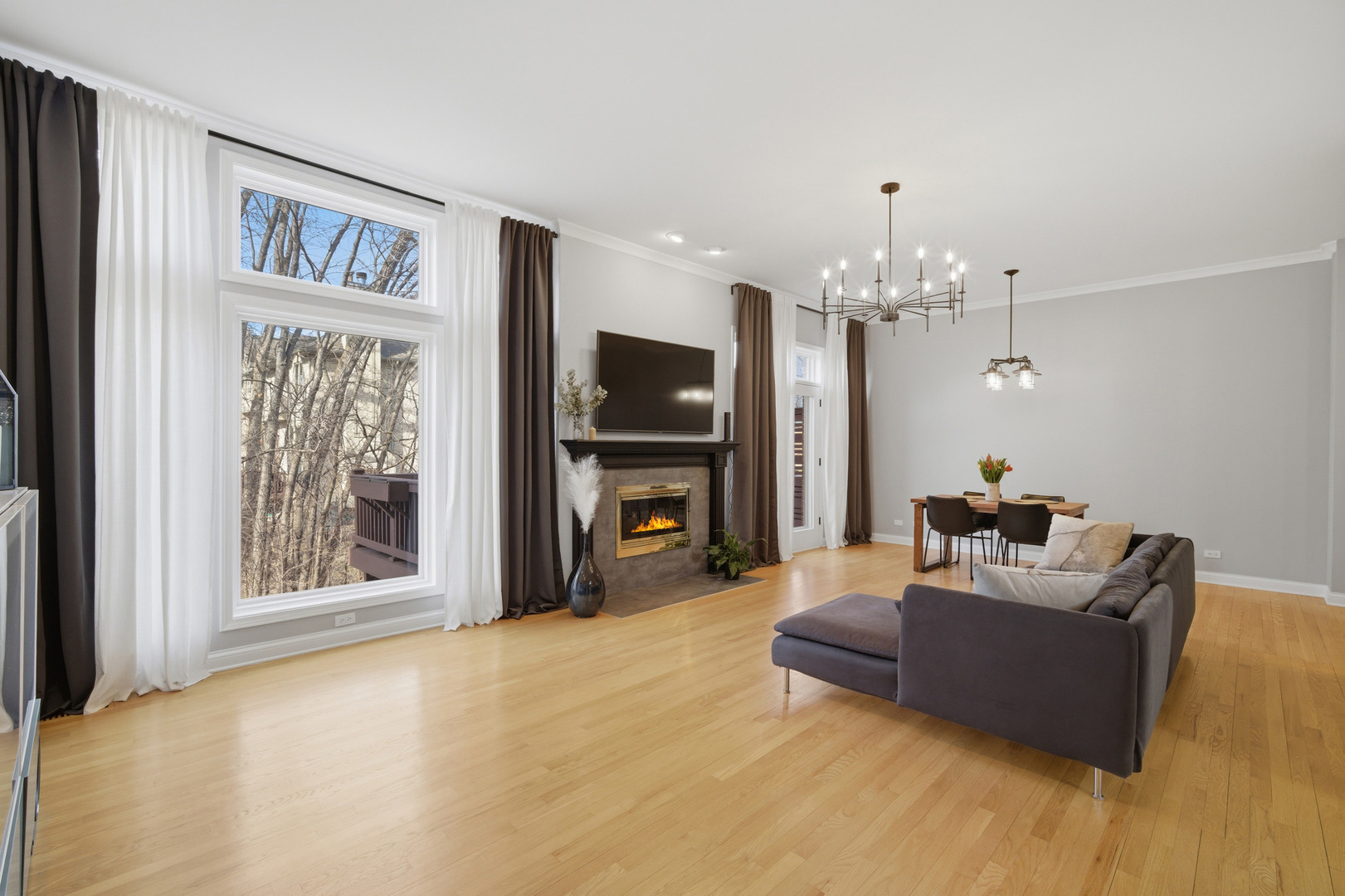 736 N Franklin Avenue