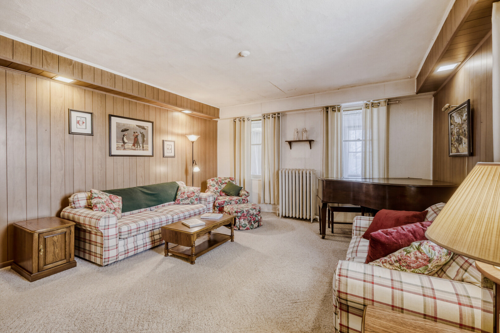 16 E Illinois Street