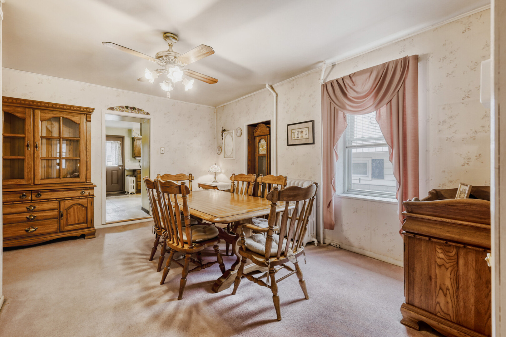 16 E Illinois Street