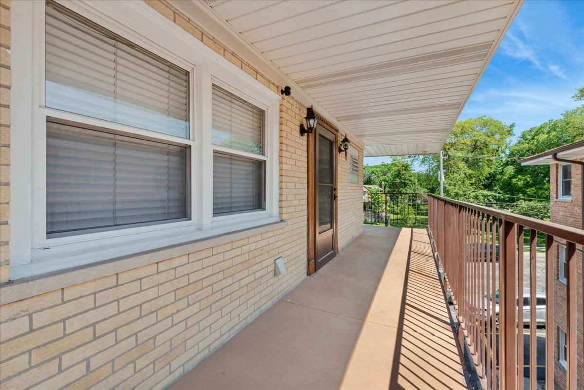 5332 W Windsor Avenue 3E