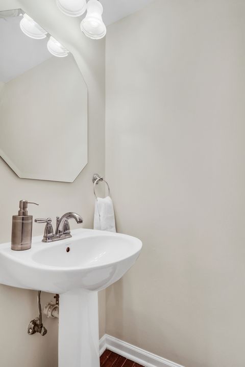 Tiny photo for 3210 Neubauer Circle, Lindenhurst, IL 60046 (MLS # 12564610)