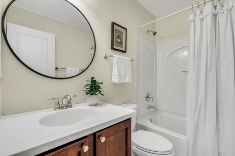 Tiny photo for 3210 Neubauer Circle, Lindenhurst, IL 60046 (MLS # 12564610)