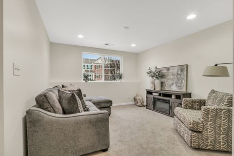 Tiny photo for 3210 Neubauer Circle, Lindenhurst, IL 60046 (MLS # 12564610)