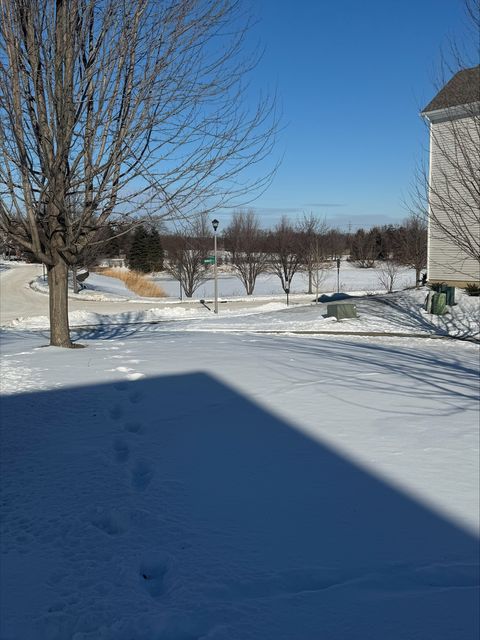 Tiny photo for 3210 Neubauer Circle, Lindenhurst, IL 60046 (MLS # 12564610)