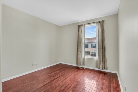 Tiny photo for 3210 Neubauer Circle, Lindenhurst, IL 60046 (MLS # 12564610)