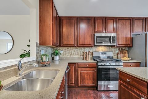 Tiny photo for 3210 Neubauer Circle, Lindenhurst, IL 60046 (MLS # 12564610)