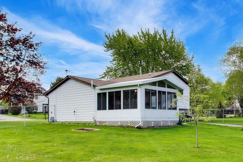 Tiny photo for 394 Pine Grove Avenue, Gurnee, IL 60031 (MLS # 12654660)